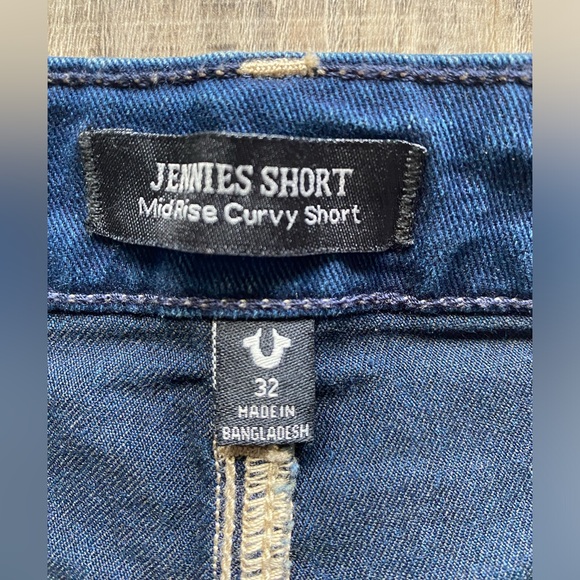 True Religion Jennie Mid Rise Curvy Short Raw Hem Size W32 NWT - Picture 6 of 10
